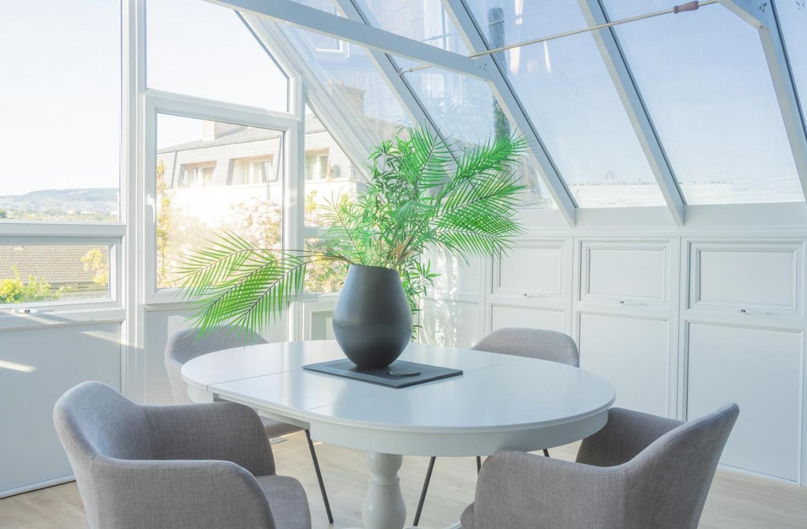 Guestready - Modernised In Monkstown Guest house *