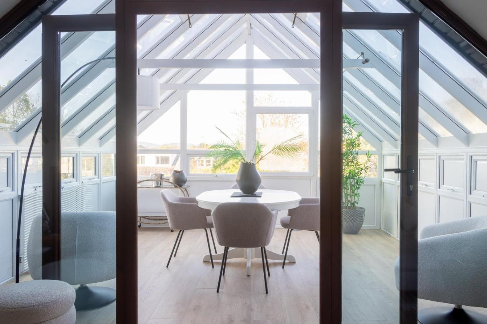 Guestready - Modernised In Monkstown Guest house